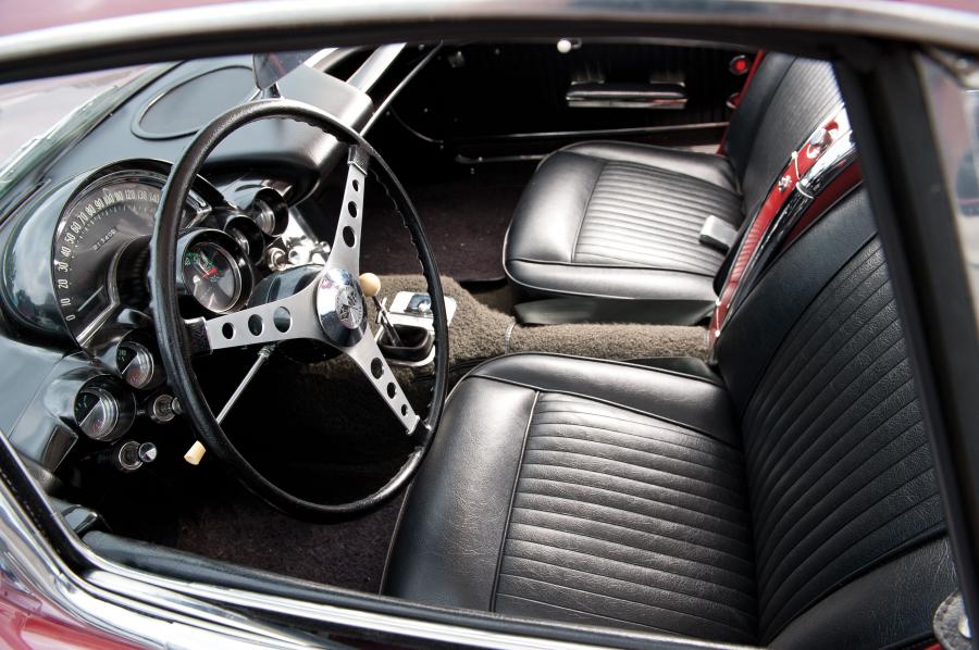  Chevrolet Corvette Fuel-Injected Convertible 1962 года  (фото 24 из 26)